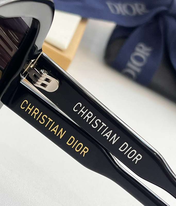 Picture of Chanel Sunglasses _SKUfw56829330fw